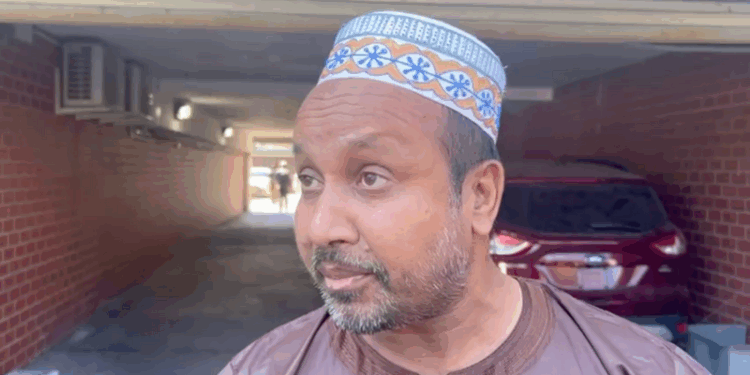 Cuomo’s Queens Mosque Visit Disrupted by Mamdani Supporters